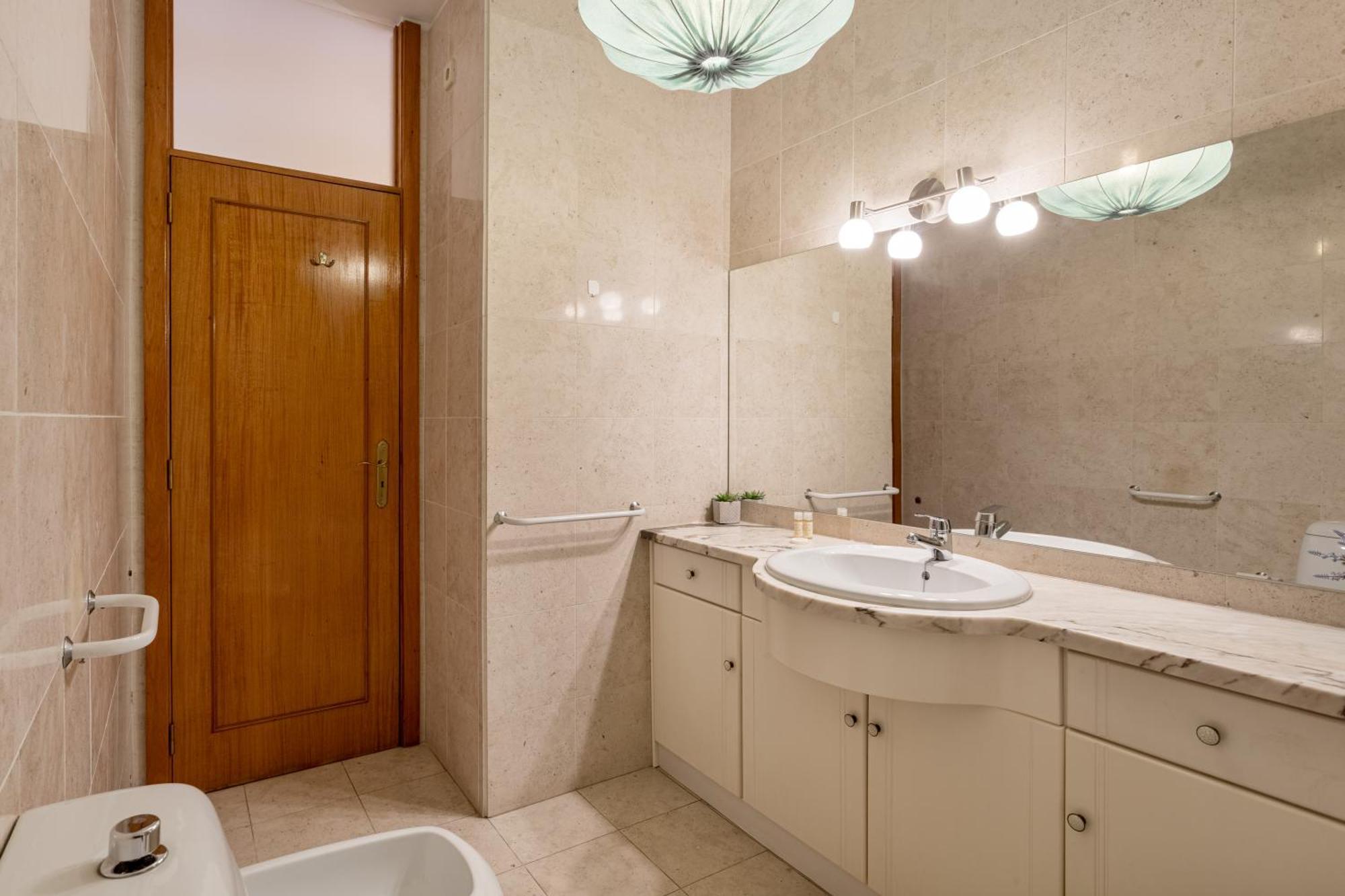 Joivy Stylish City Centre Flat With Parking Maía Esterno foto