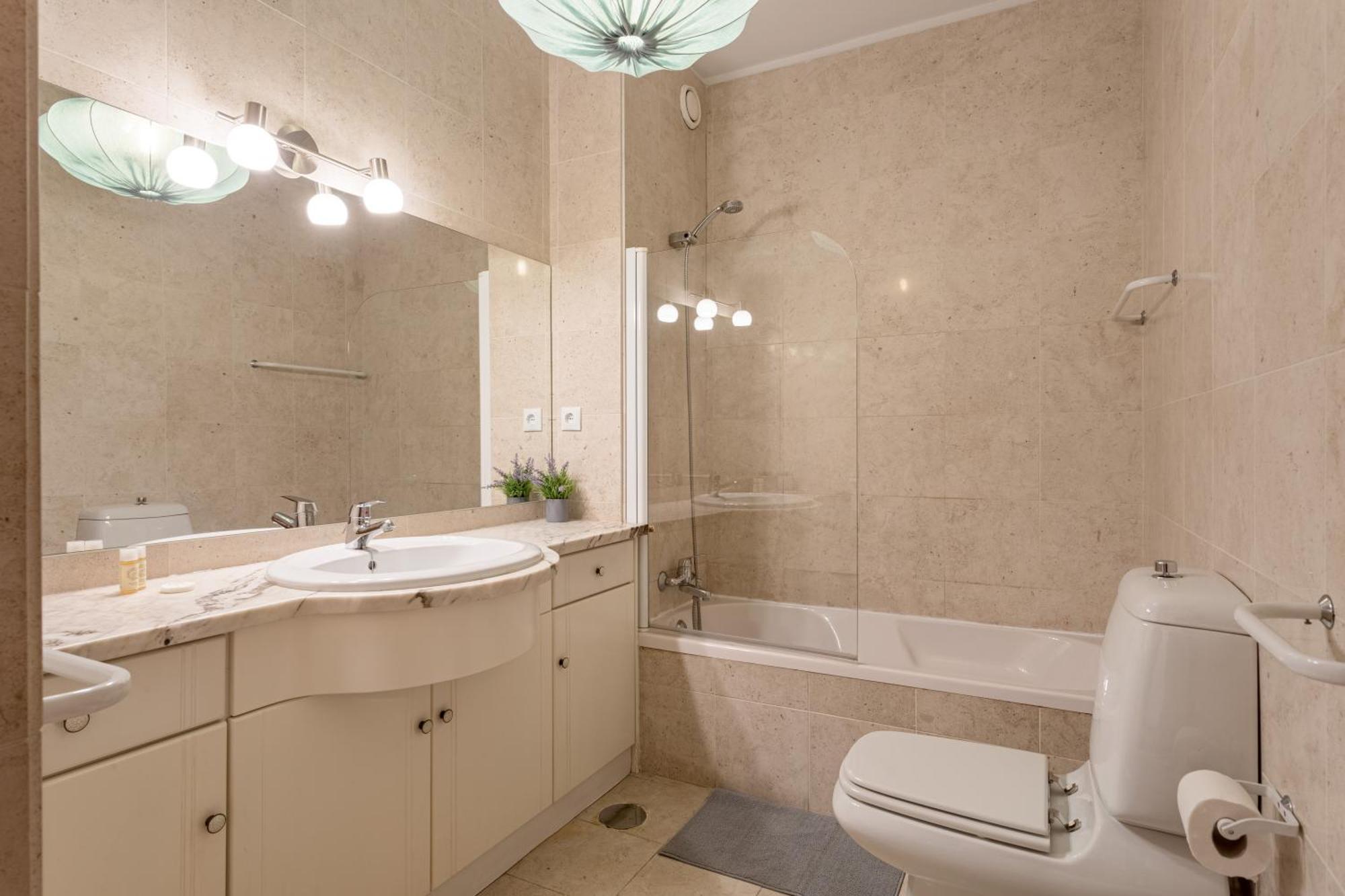 Joivy Stylish City Centre Flat With Parking Maía Esterno foto
